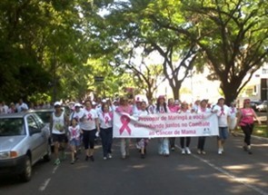 Caminhada contra o câncer de mama reuniu centenas de pessoas em Maringá